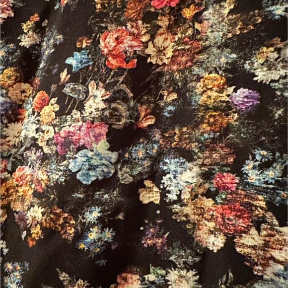 Cotton Blend Knit Long Sleeve Top With Gorgeous Floral Print - Picture 4 of 9